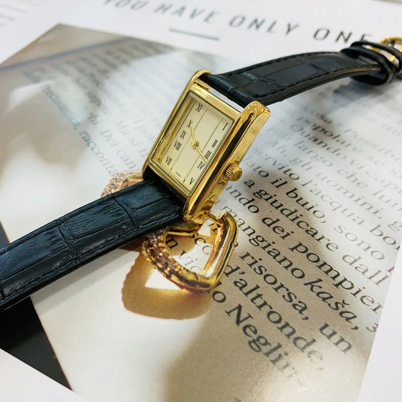 Medieval Jewelry 2024 New Women's Quartz Watch Small Disc
