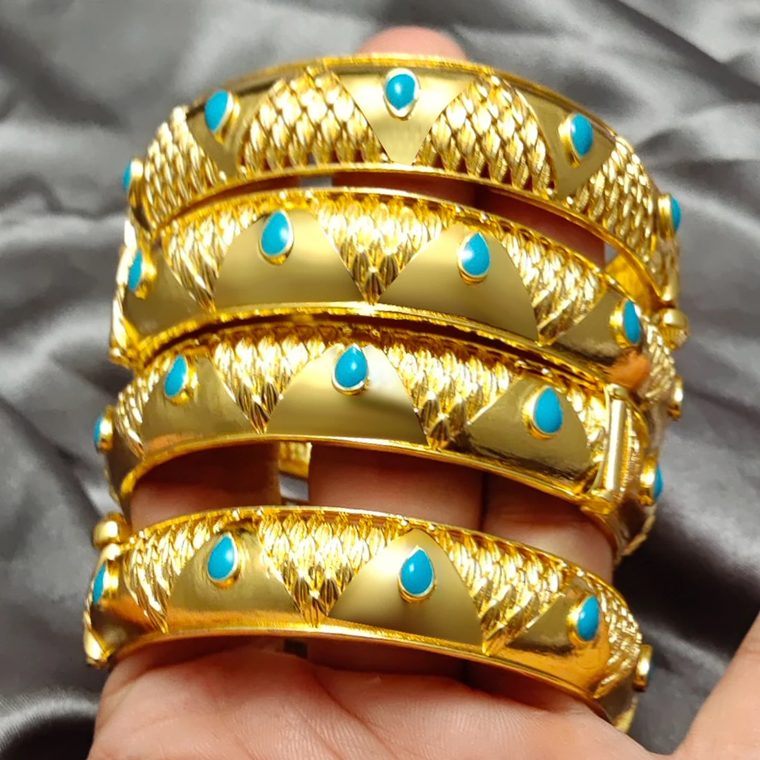 

Dubai India Gold Dual Color Bangles For Women Girl Accessories Arab African Wedding Bridal Bangles Halloween Gift