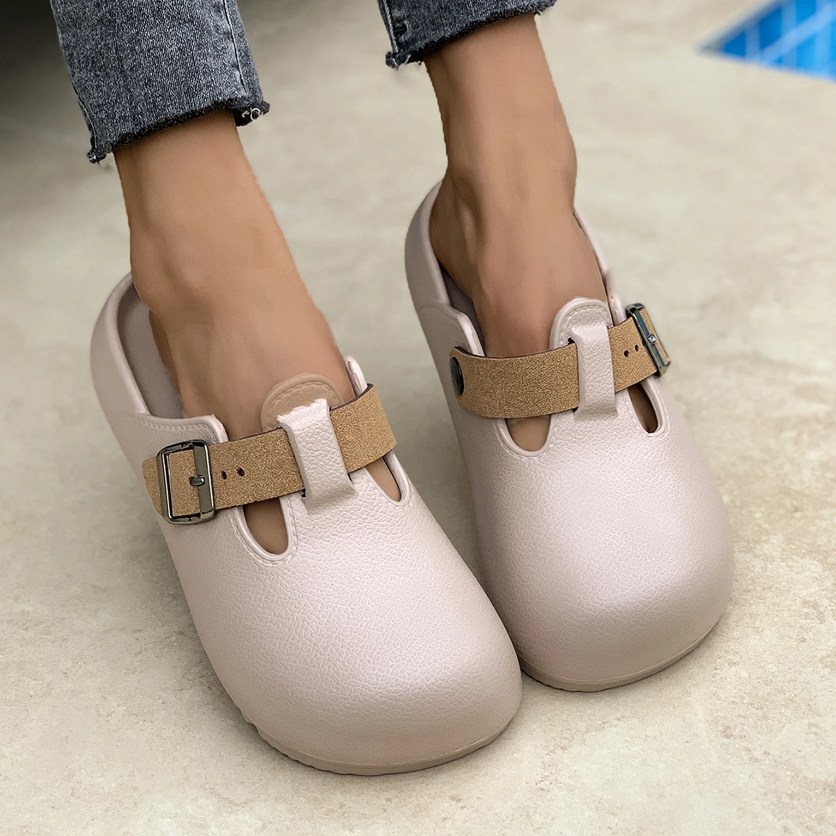 Fashion Clogs Platform Slippers Women Outdoor Anti-Slip Sandals Soft Soles Designer Shoes Waterproof Slippers Women Slides