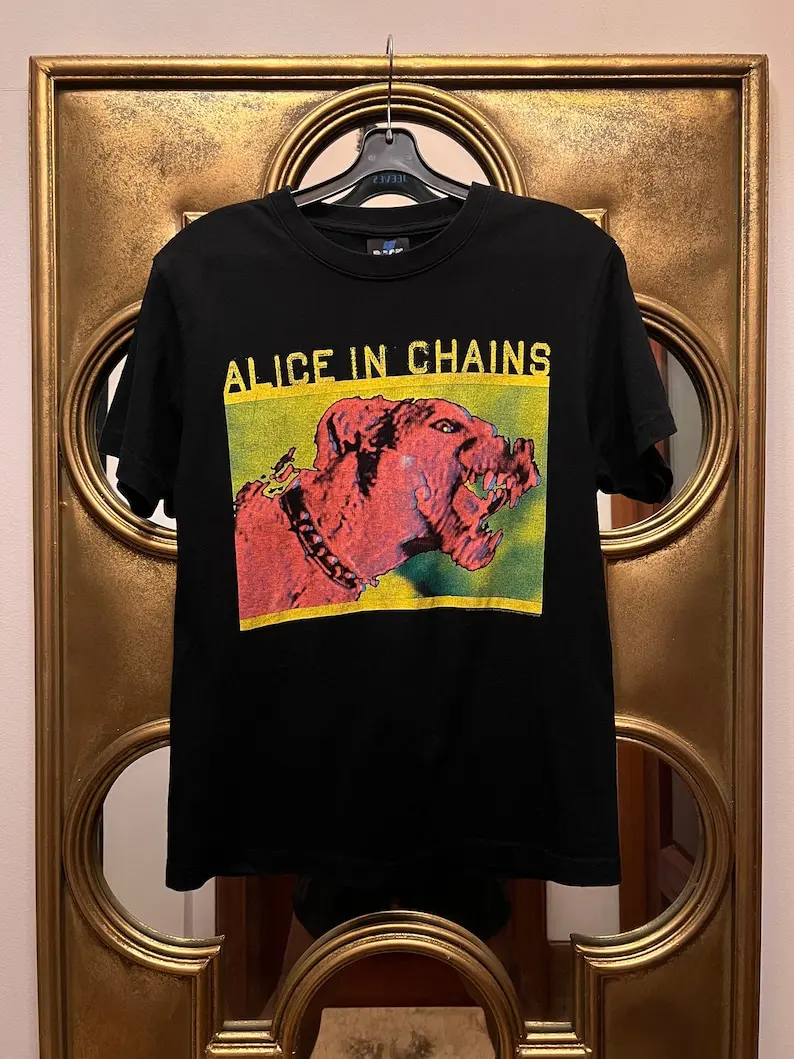 

ALICE IN CHAINS Super Rare Authentic Vintage TShirt with back print