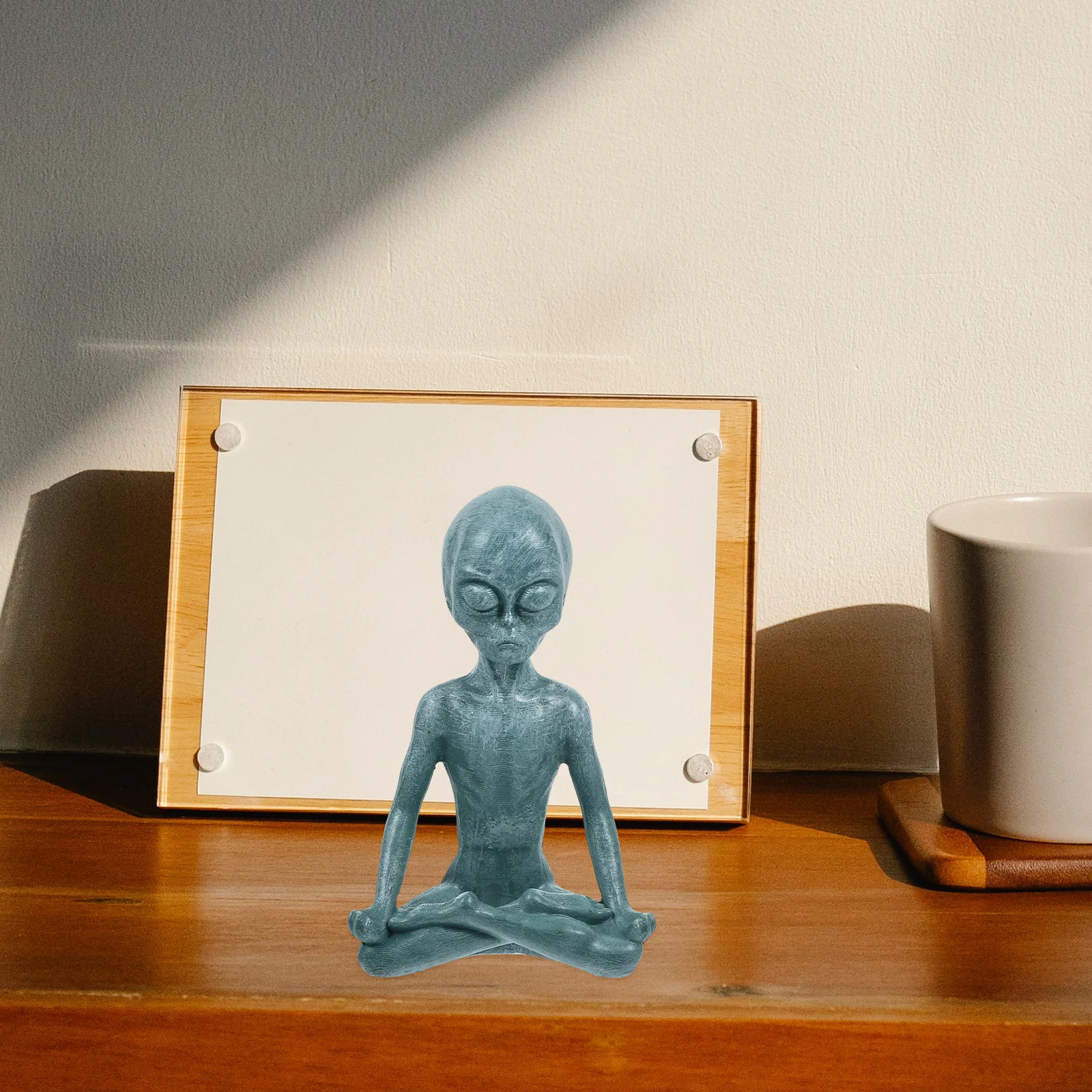 

Resin Alien Sculpture Alien Desktop Statue Funny Alien Figurine Resin Decoration Decor for Home