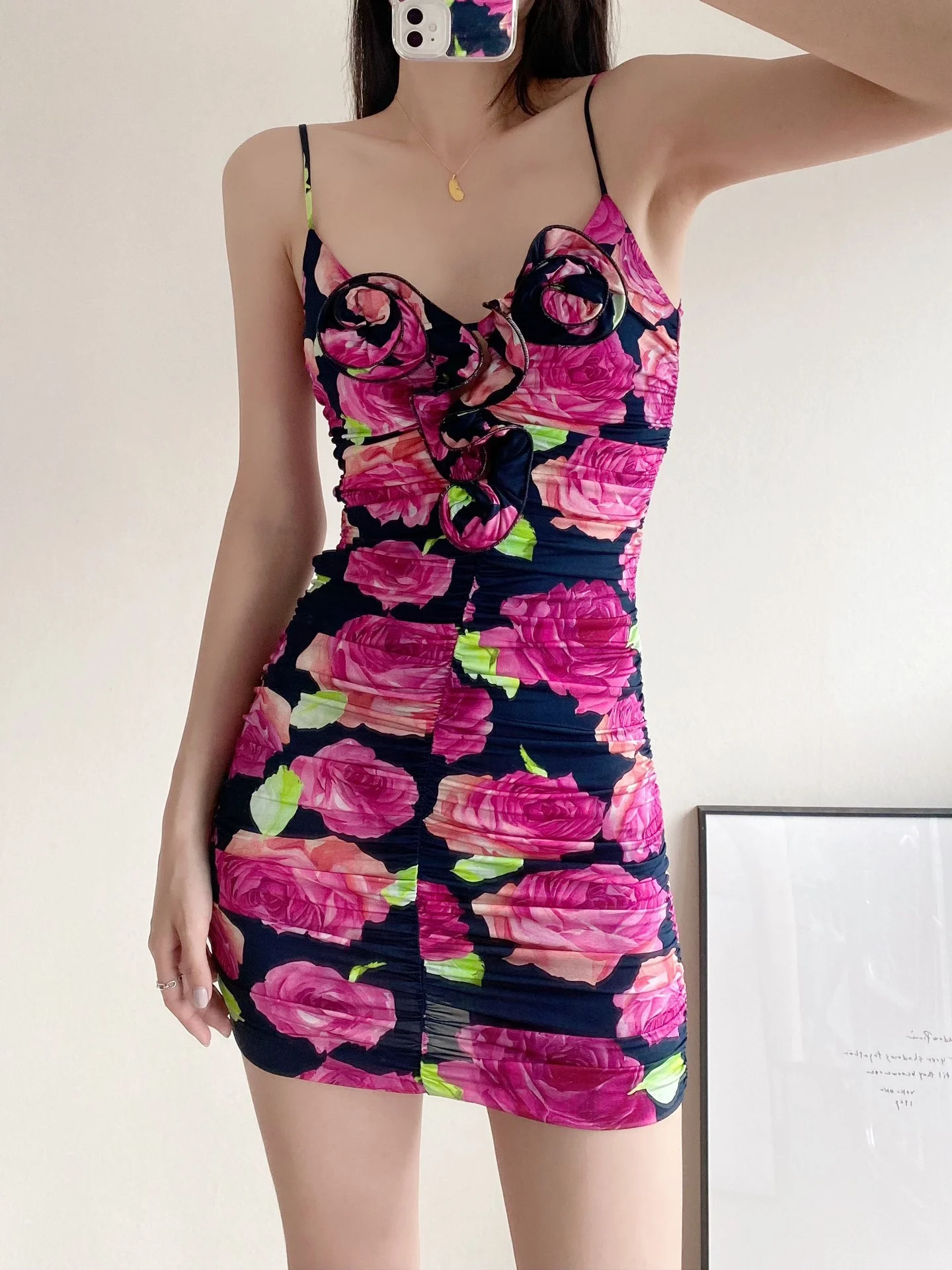 

Women's Halter Dress Retro Hand Printed Roses 2024 New Pleated Stretch Slim Sexy Package Hip Short Feminine Elegant High Quality