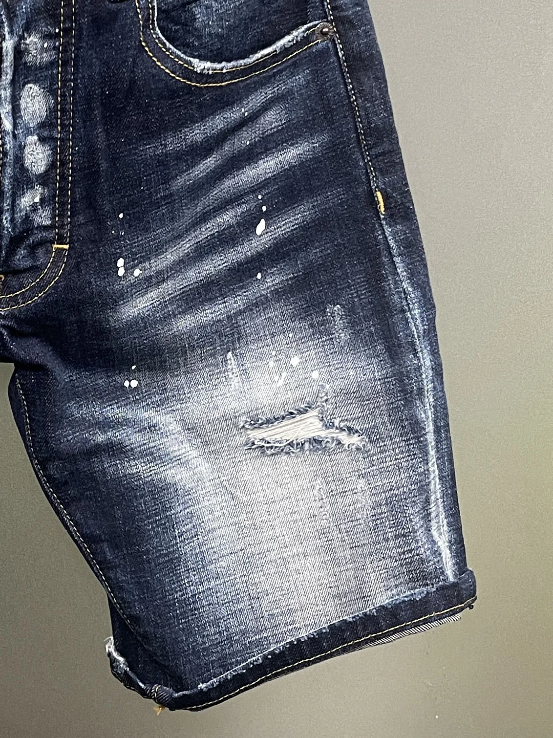 2024 Spring/Summer New D2 Jeans Washed and Worn Hole Patch Double Leather Brand Small Feet Black Denim Shorts for Men