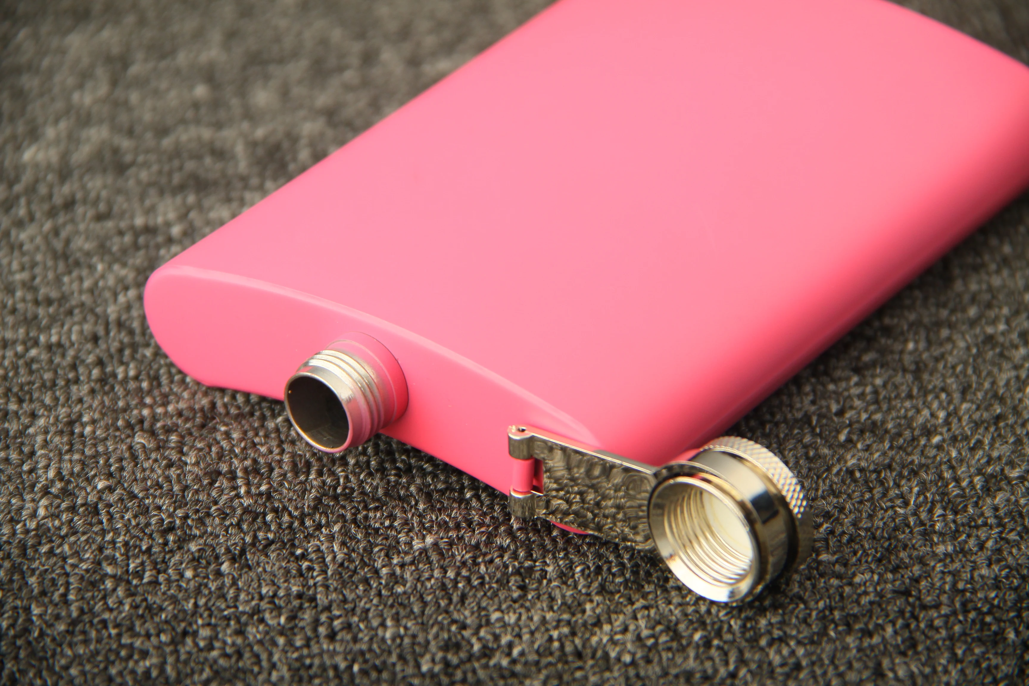 Description Picture 4 of item8oz colored coated stainless steel Hip Flask portable outdoor 8OZ, whisky flask ,food degree , logo free engraved