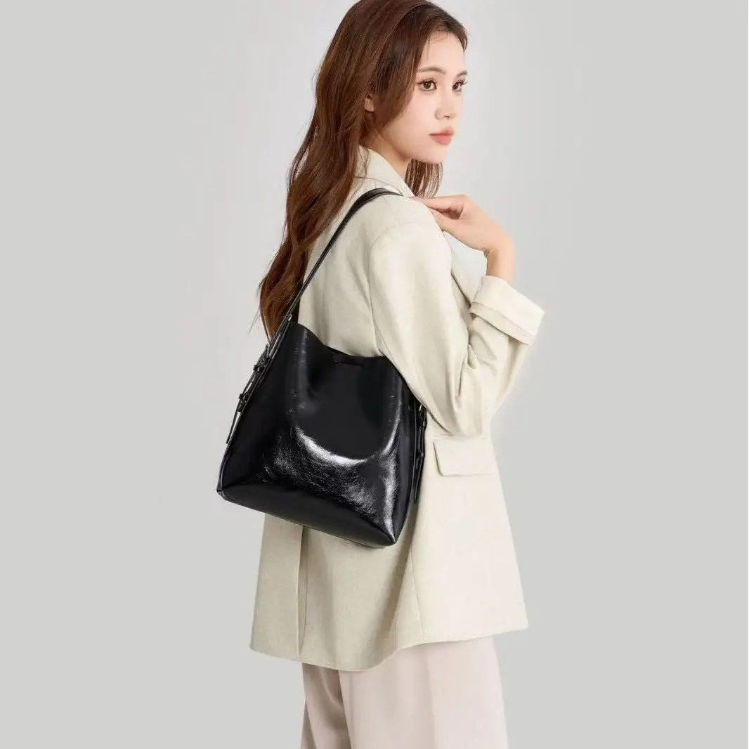 2024 New Fashionable Classic Spanish Women's Bag 2025 New Fashion Brown Korean Version of The Sling Bucket Bag Female