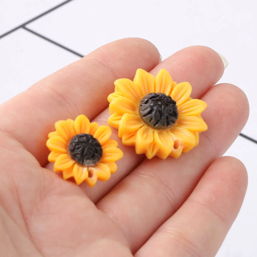 30 pezzi di ciondoli in resina di fiori di girasole con foro da 1.5mm Daisy Flower Decor Bulk creazione di risultati di gioielli fai da te
