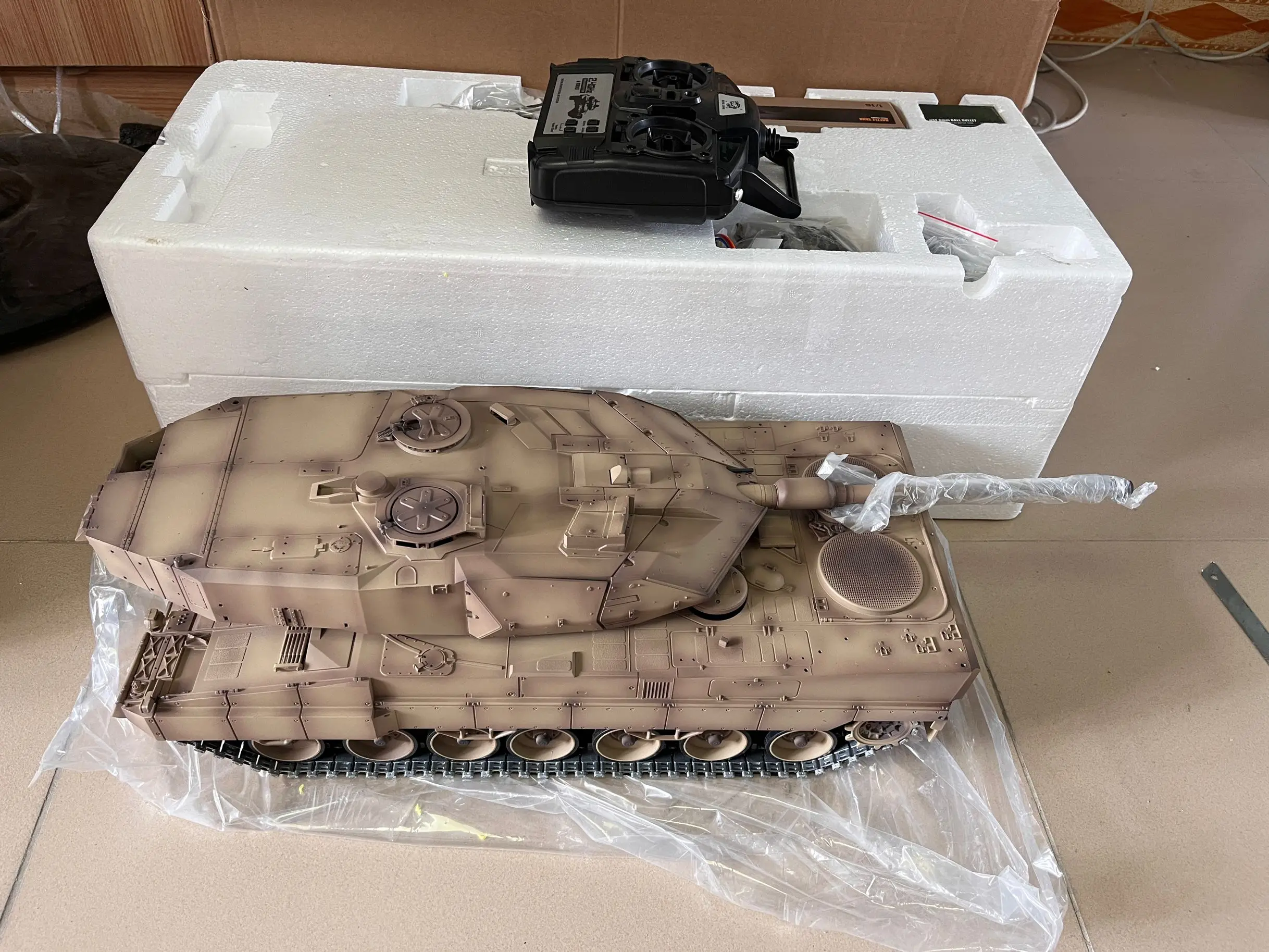 HENG LONG 1/16 Leopard2A6 RC Tank 3889 Ver Full Metal Bottom Chassis Customized Camo Yellow TK7.1 Sound T90 Tiger I M1A2 TH00941 4 HENG LONG 1/16 Leopard2A6 RC Tank 3889 Ver Full Metal Bottom Chassis Customized Camo Yellow TK7.1 Sound T90 Tiger I M1A2 TH00941 4