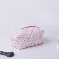 Storage Organizer Floral Puffy Quilted Makeup Bag Flower Printed Cosmetic Pouch Large Travel Cosmetic Bag Makeup Accessory 4