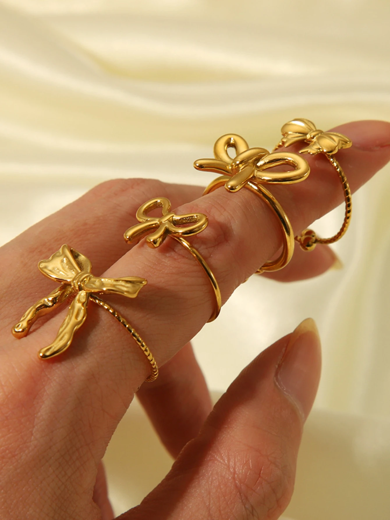 Antique Bow Design Adjustable Finger Ring