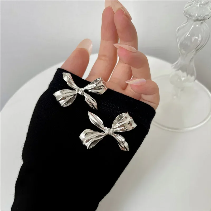 Korean Simple Metal Bow Clip Earrings No Piercing  Female Concise Trendy Silver Color Bowknot Ear Clip Earrings No Hole Women
