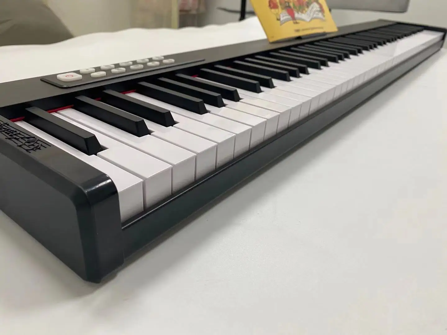 Quality Electronic Piano 88keys MIDI Rechargeable Battery Upright Piano For Beginners