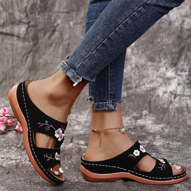 Women Casual Sandals Comfortable Soft Slippers Embroider   Flower Colorful Ethnic Flat Platform Open Toe Outdoor Beach Shoes black