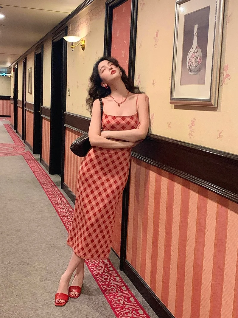 

French plaid knitted suspender dress 2023 new waistband slimming sexy dress long skirt