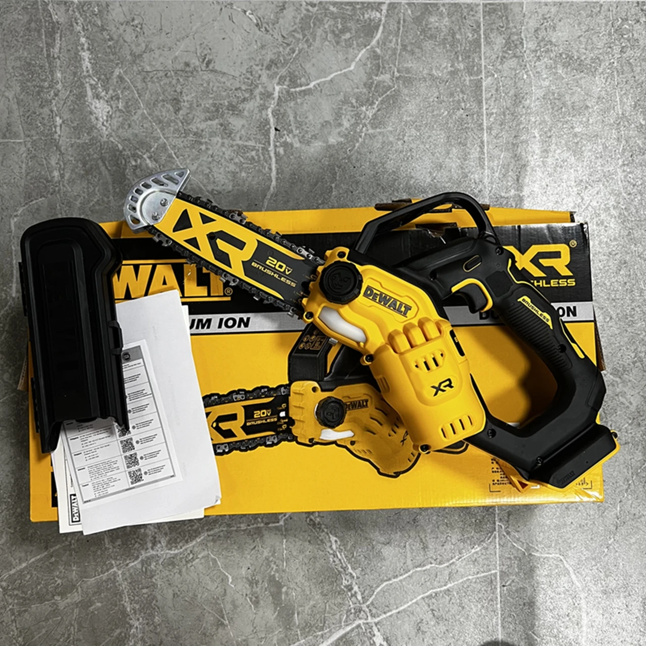 

NEW DeWalt 18v Brushless 200mm Pruning Saw, Body Only. DCMPS520N，body only