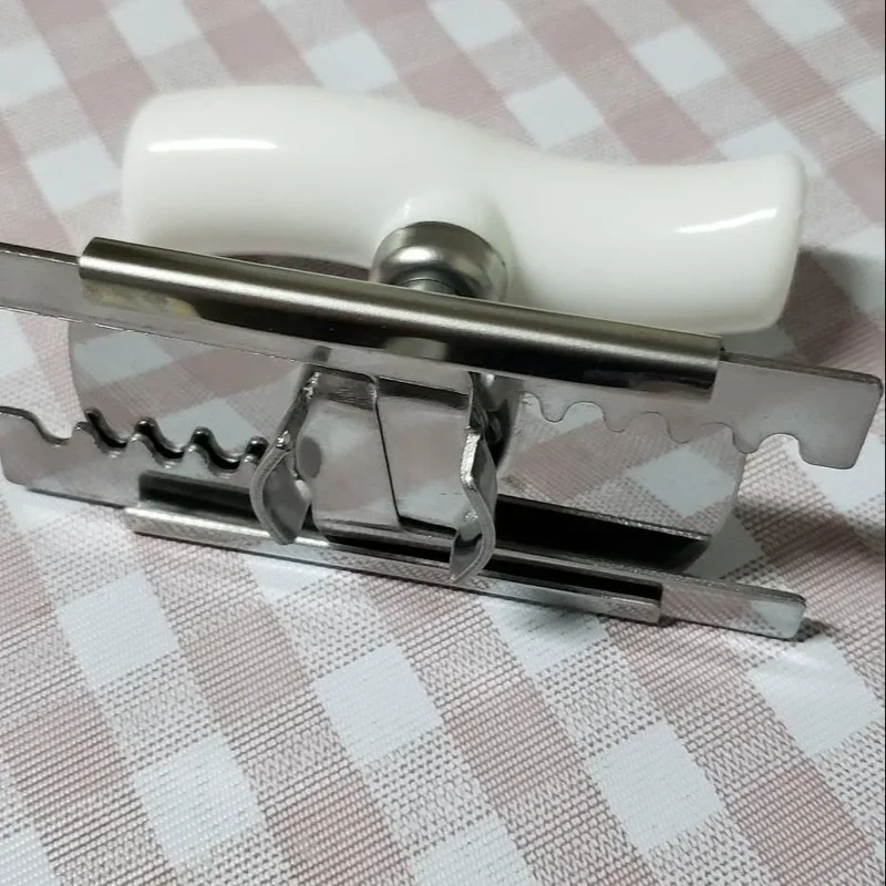 Adjustable Jar Opener Stainless Steel Lids Off Bottle Kitchen Accessories Can for 3-9.5CM