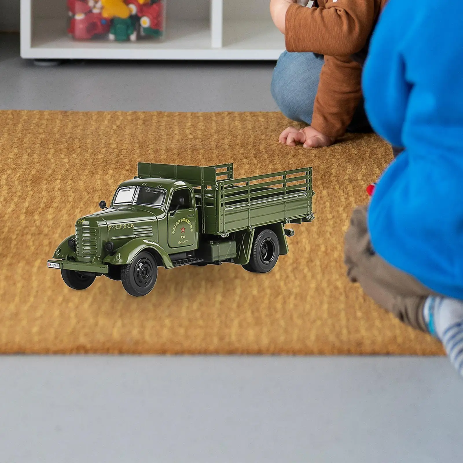 

1/36 Diecast Alloy Transport Truck with Lights and Sound Miniature Mini Cargo Truck for Gift Boys Home Decor Adults Collection