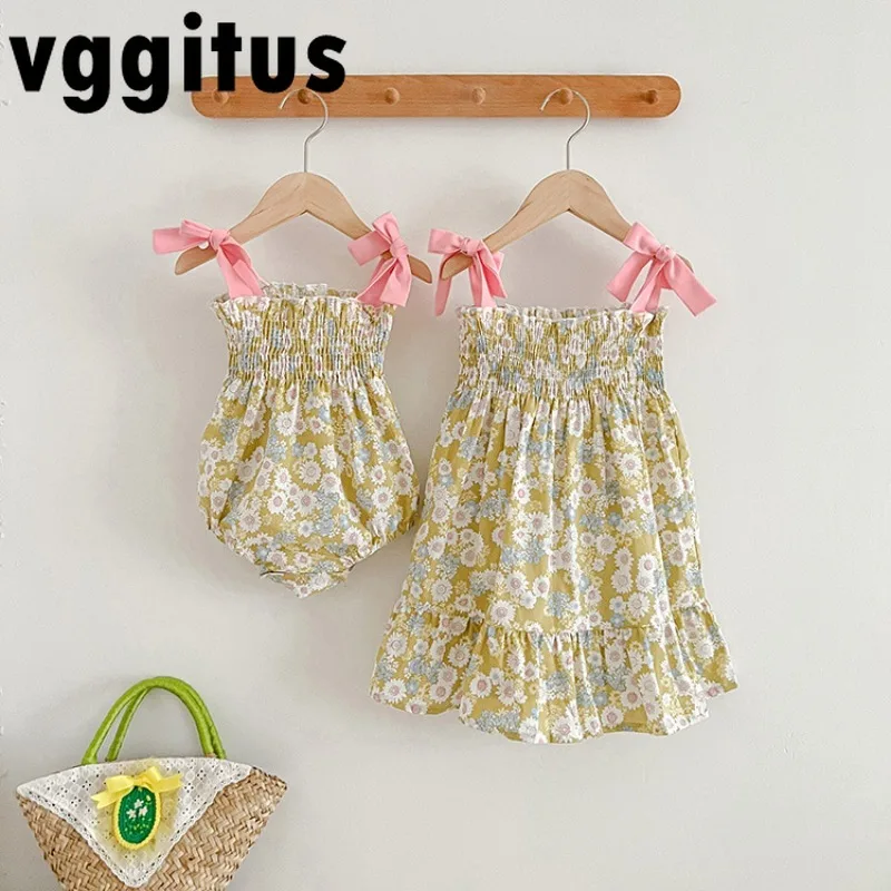 

Korean Style New Summer Family Matching Outfits Baby Girl Floral Suspender Dress+Fashionable Girl Bodysuit Sisters Clothes H6025