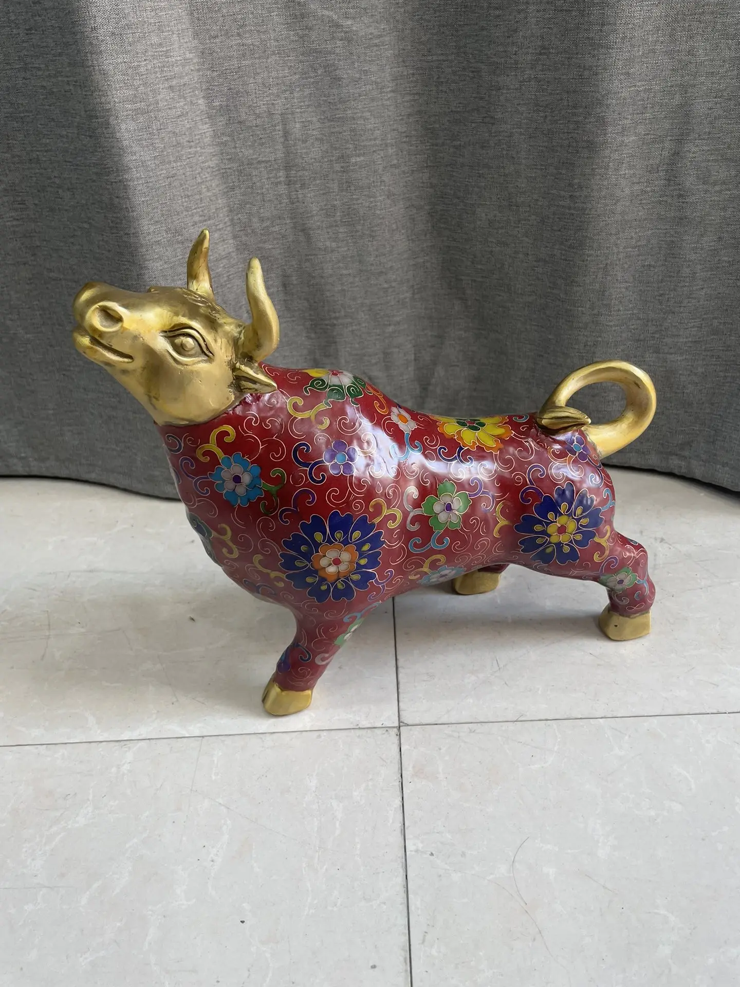 

11"Tibetan Temple Collection Old Bronze Cloisonne Enamel Flower Pattern Bullish Struggle Bull Statue Amass wealth Ornaments