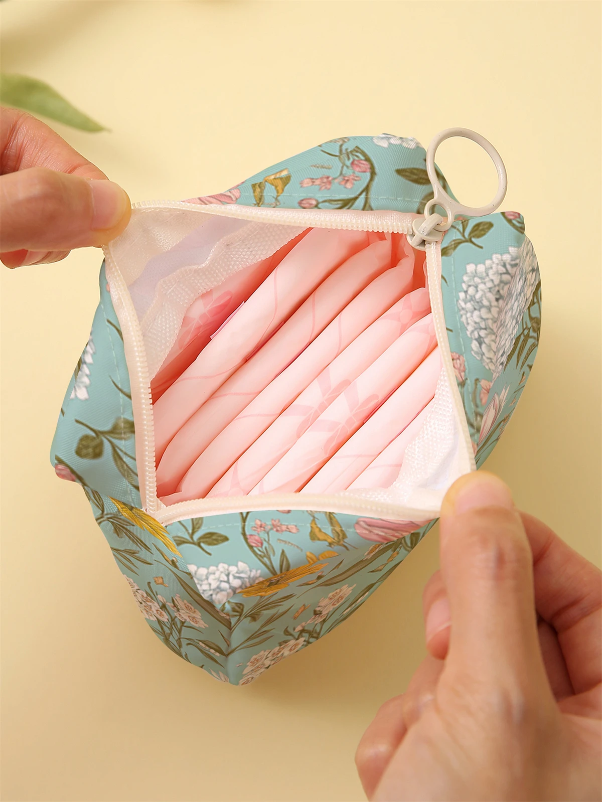 Floral pattern printed sanitary napkin storage bag, women's lightweight tissue bag, sanitary tissue bag