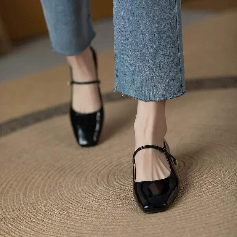 Scarpe con il tacco basso di Chanel = le Mary Jane da avere
