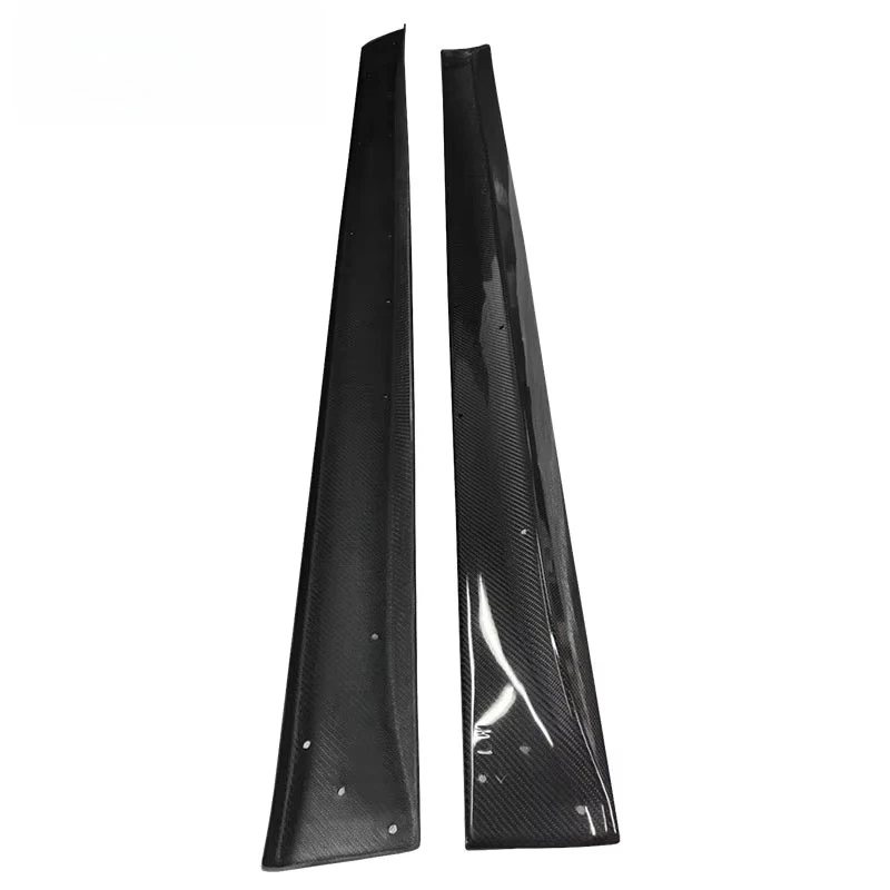 애스턴 마틴 밴티지 8용 카본 파이버 프론트 립 및 사이드 스커트