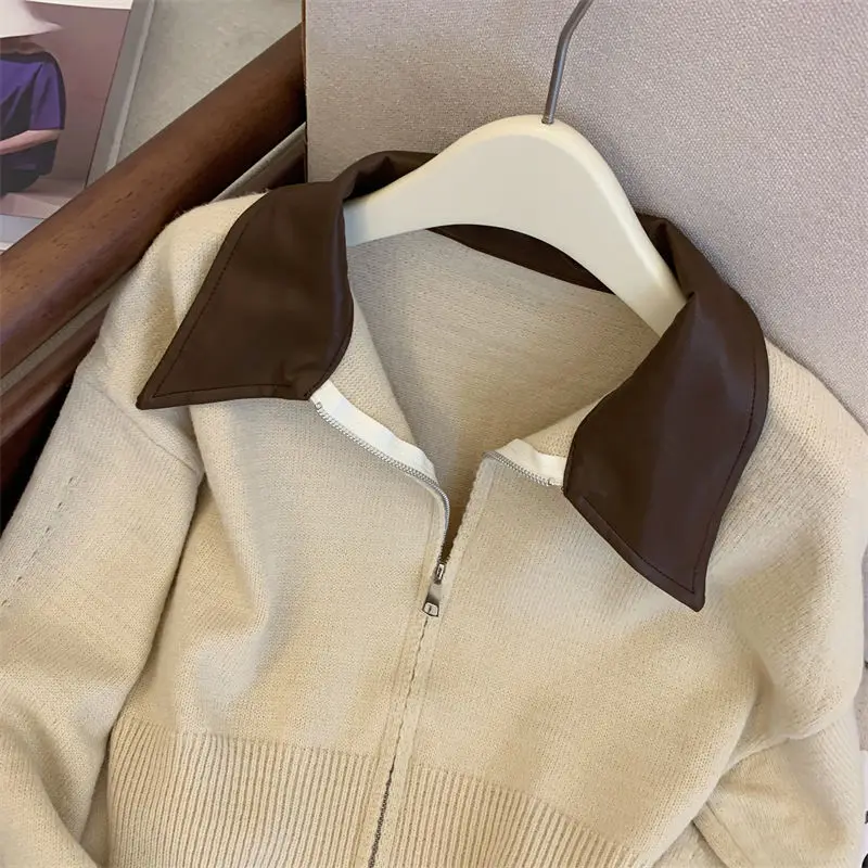 Рисунок 4 - Короткий вязаный кардиган-поло