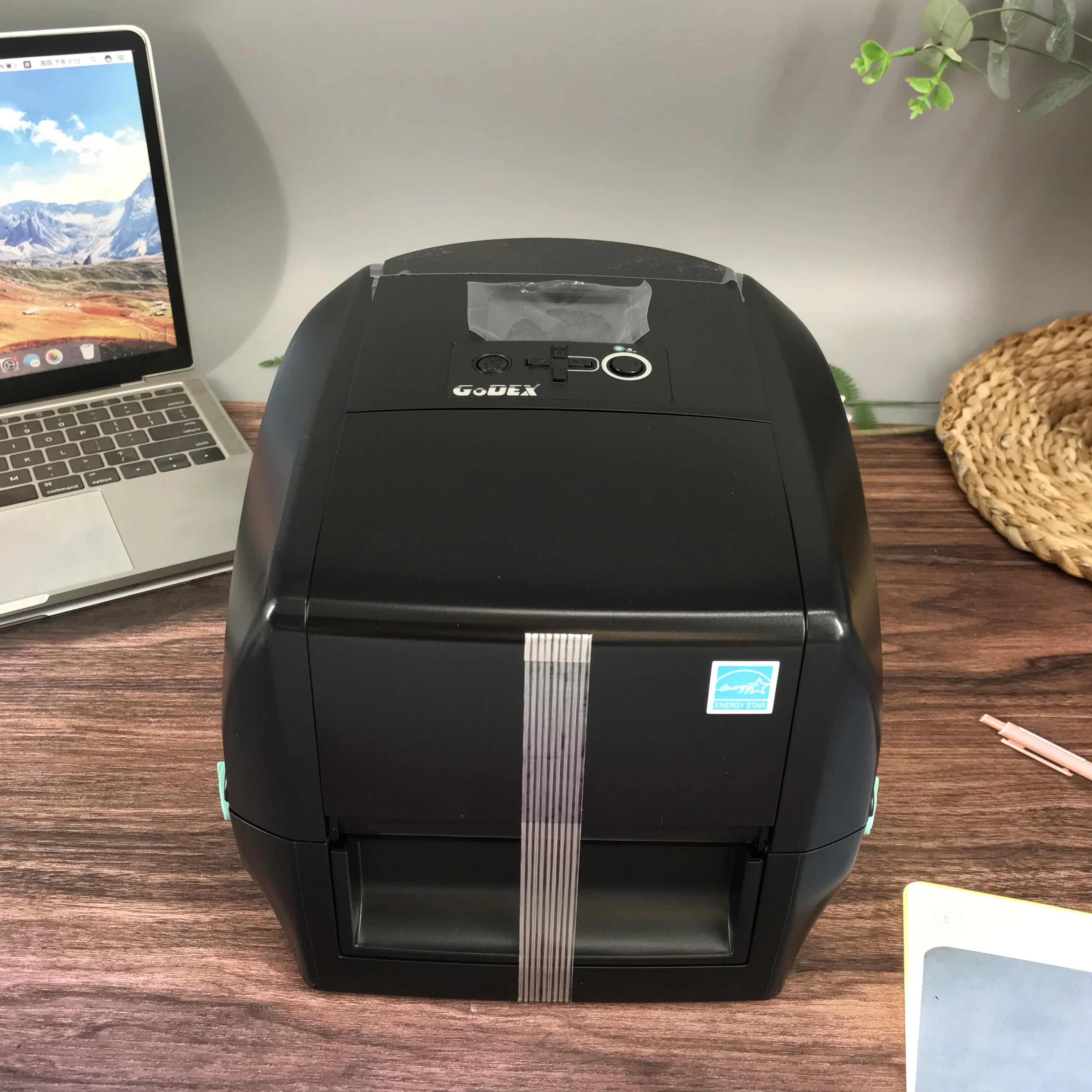 

Original Brand New RT730i Barcode Label Printing Machine Direct 300dpi Thermal & Thermal Transfer 4'' Desktop Barcode Printer