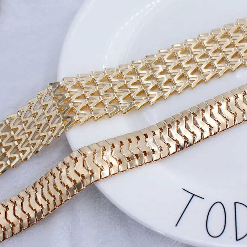 Qianyu Gouden Ketting Riem Metalen Verstelbare Taille Link Riem Elegante Meerlaagse Skinny Ketting Tailleband Zon en Maan Decor Riemen Voor Vrouwen Kerstjurken Western Jeans Trui Halloween, 41.3