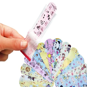 100 Pcs 무작위 패턴 방수 만화 밴드 보조 상처 드레싱 패치 아기 키즈 접착 붕대 응급 처치 키트