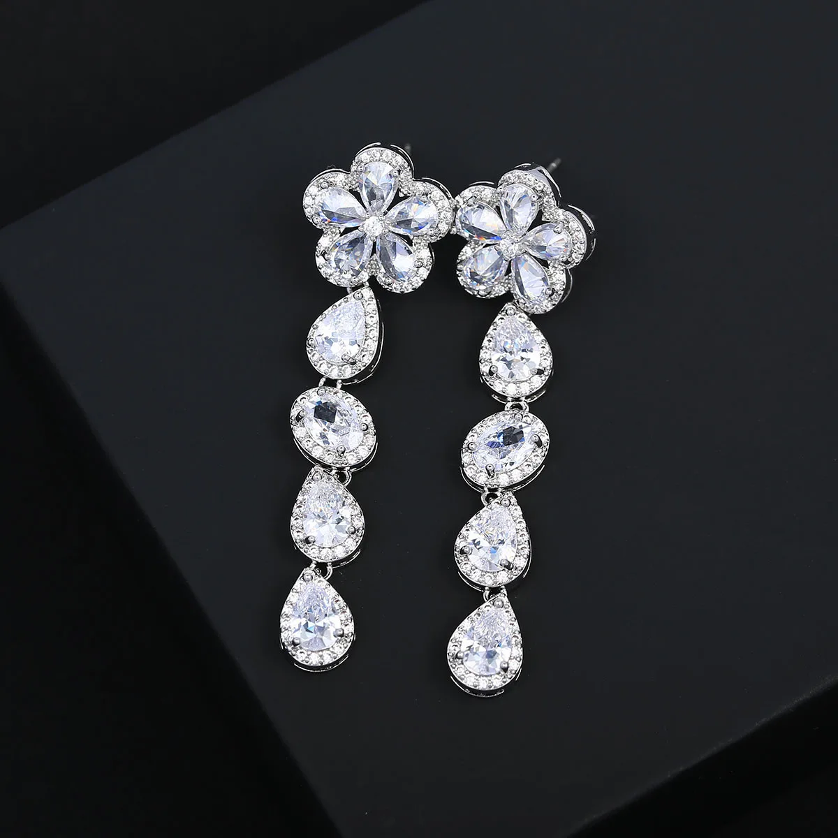 2023 New Luxury Cubic Zirconia Flower Drop Earrings for Women Waterdrop Crystal Wedding Party Banquet Korea Fashion Jewelry Gift