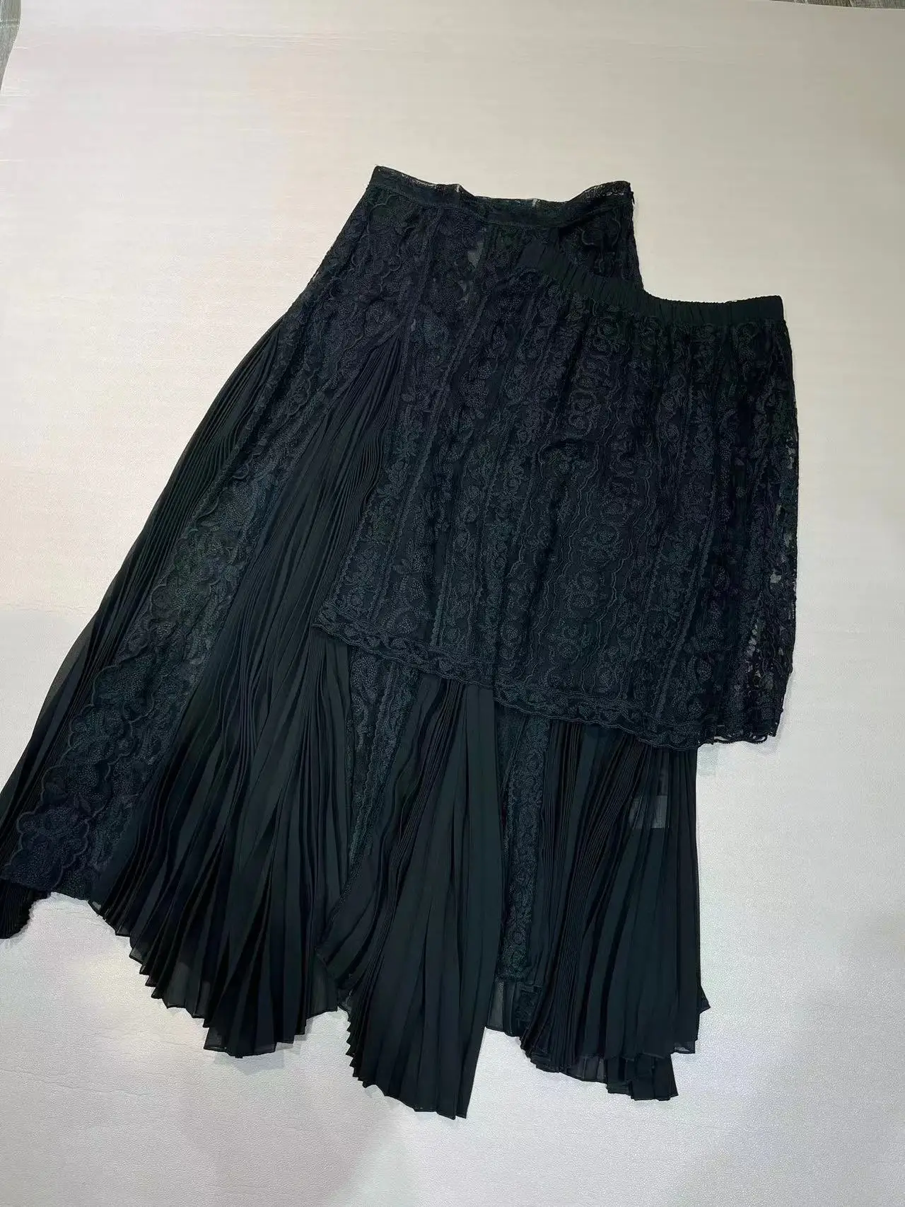 Рисунок 3 - Женская кружевная юбка с вышивкой