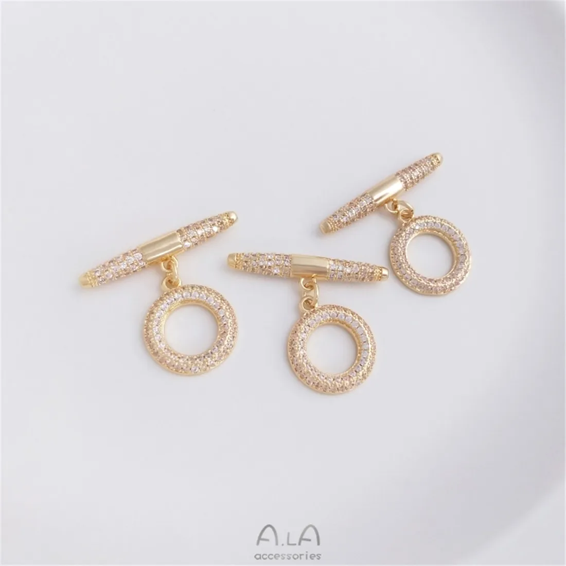 Рисунок 2 - Пряжка 14K из натурального золота с микрокожей