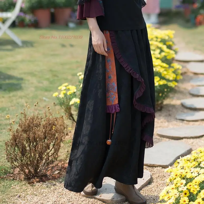 Рисунок 4 - Женская атласная юбка с цветочной вышивкой