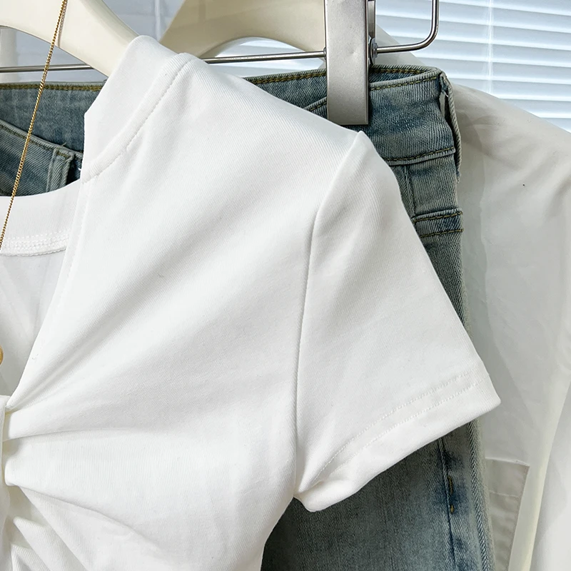 تي شيرت صيفي نسائي جديد موديل 2025 برقبة على شكل حرف v ملابس خروج نسائية بيضاء على الموضة 100% قطن أسود تي شيرت للصيف 5