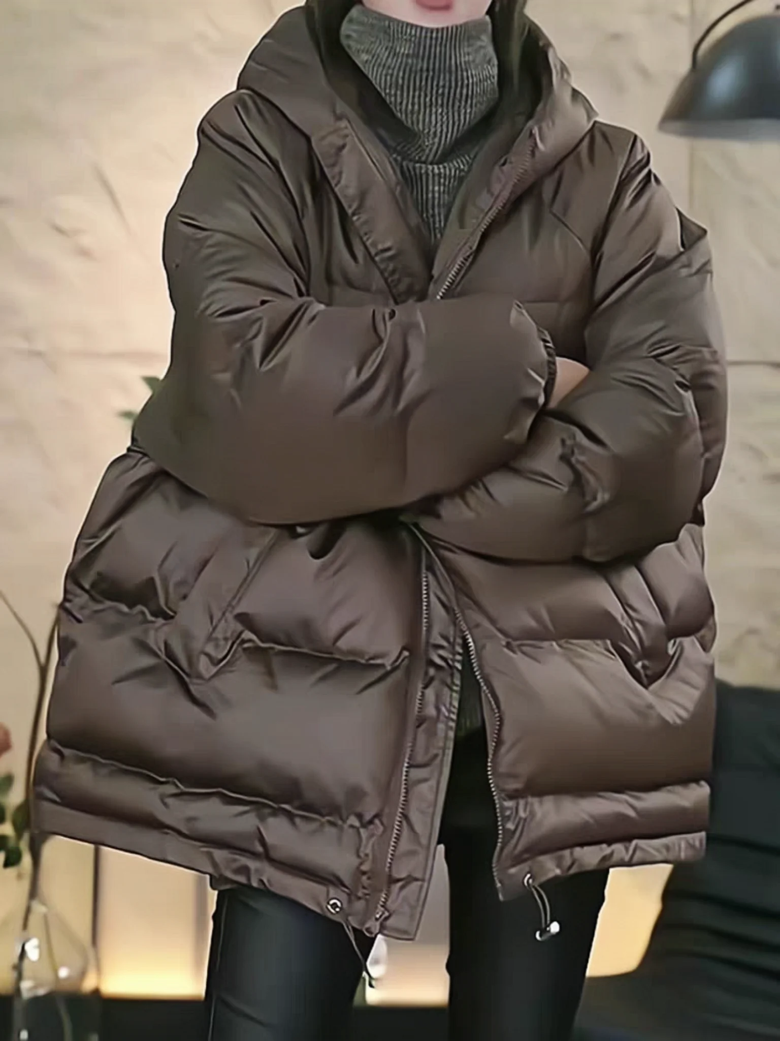 Fashionable Short Down Jacket, High-end European Goods, Loose and Thick Warm White Duck Down Jacket for Women's New Style