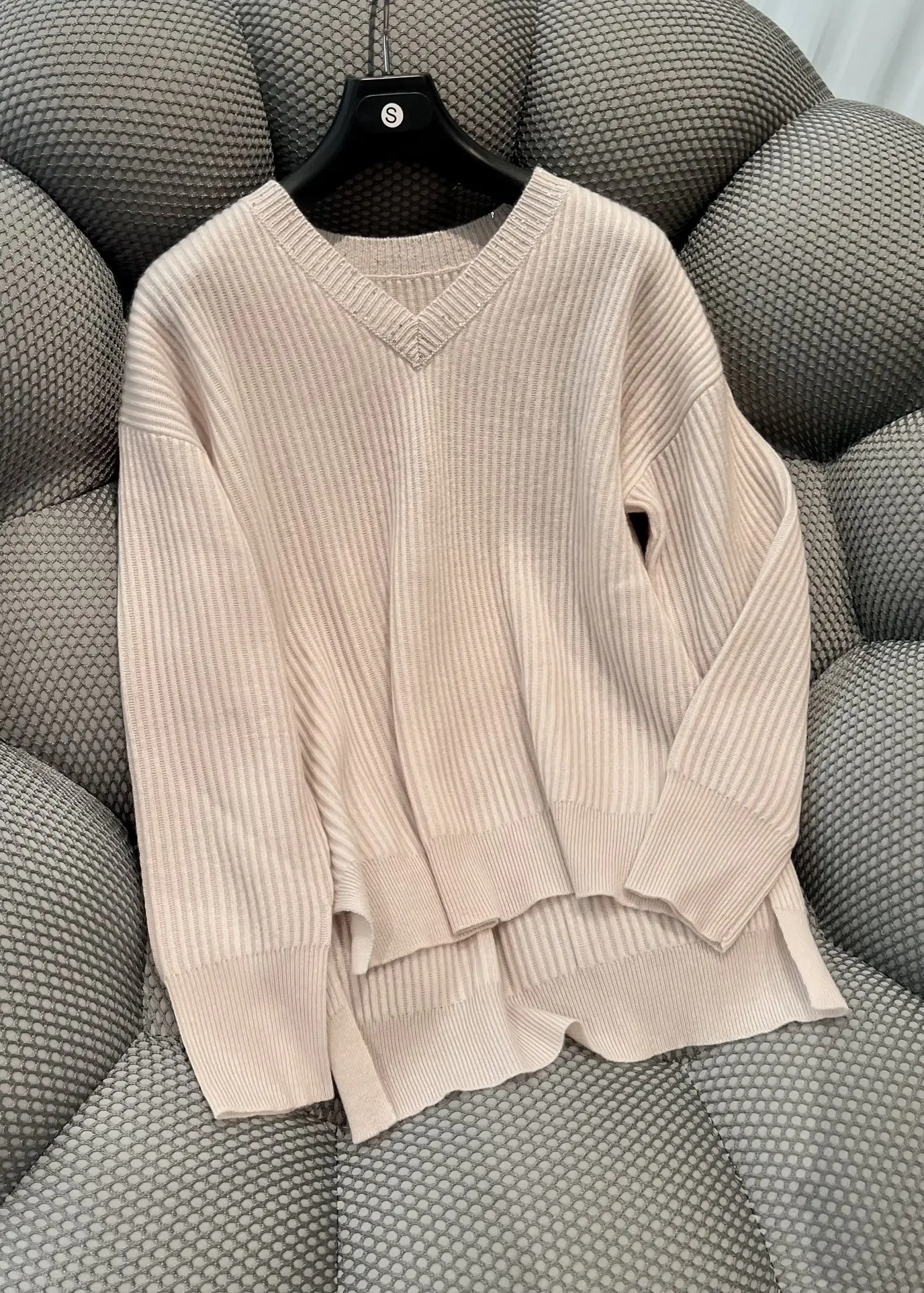 

V-neck cashmere sweater sweater casual fashion 2023 fall new hot