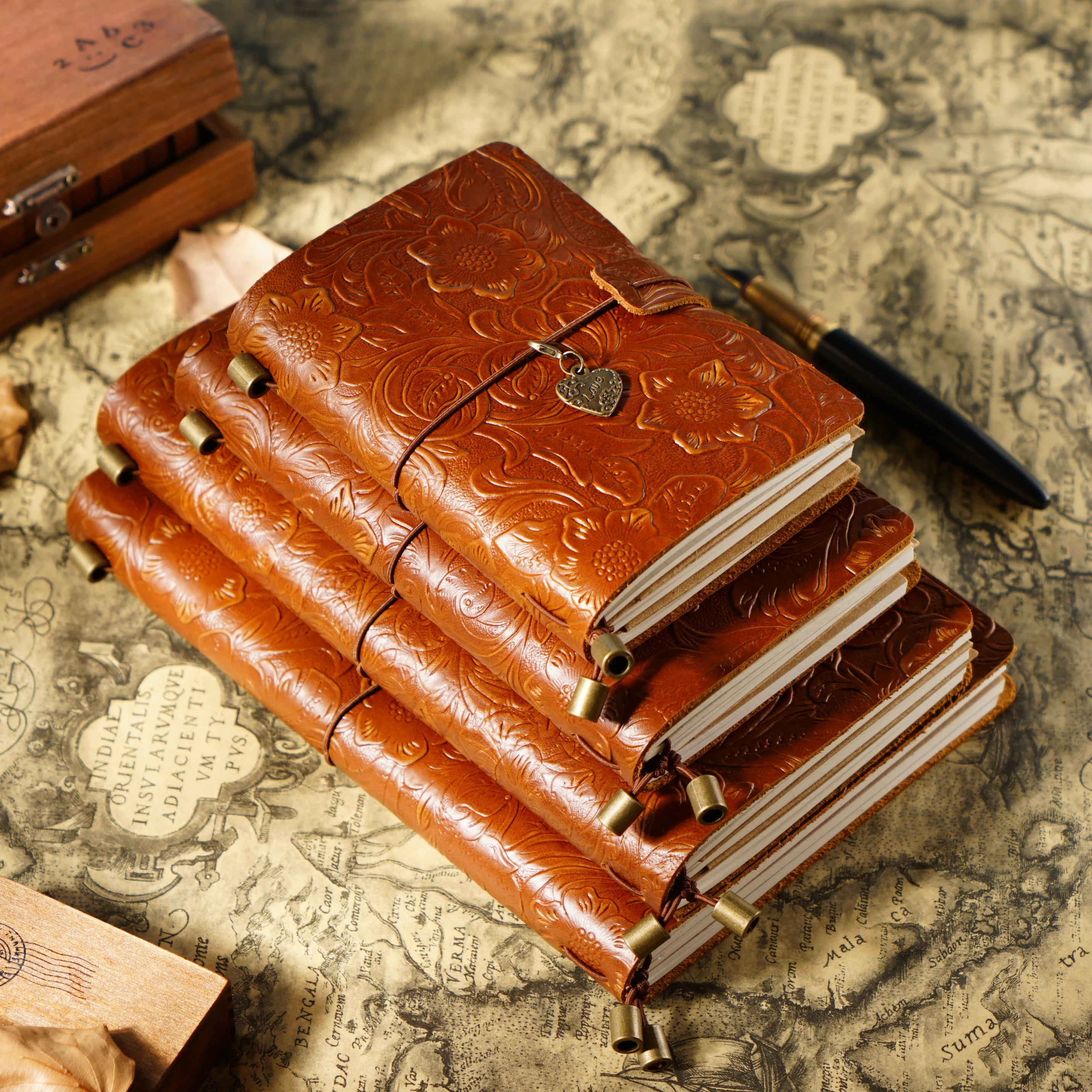 Vintage-Reisetagebuch aus geschnitztem Leder, handgefertigtes Notizbuch, Reisepass/A5-Format, Retro-Tagebuch mit Prägung zum Schreiben, 230–550 g – Detail 8