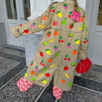 Giacca lunga autunno inverno Trench a maniche lunghe con stampa di frutta Design di nicchia Cappotto caldo con bottoni 2025 Capispalla da donna High Street 1