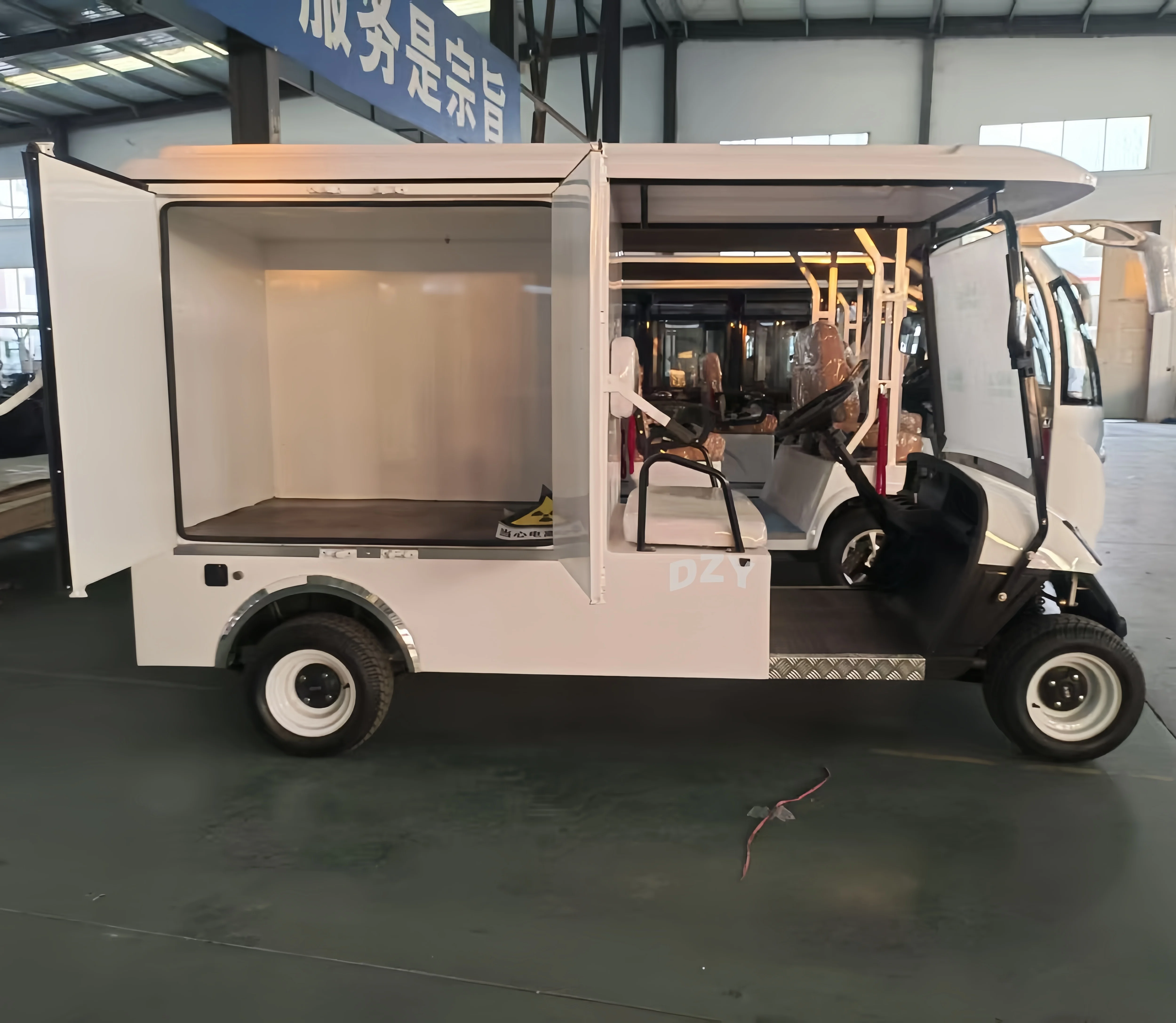 New 2-Seater Electric Golf Cart with Battery Power EEC Certified for Golf Course and Hotel Use Compatible with Club Car