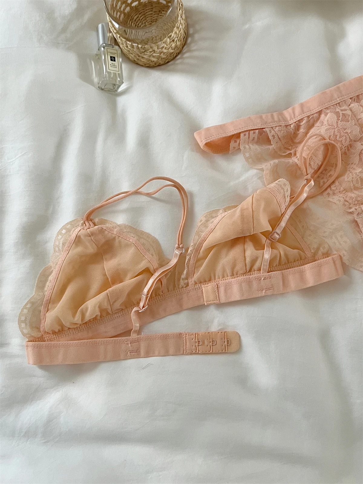 Thin section of large breast underwear sexy lace gathered lingerie hollowed out without steel ring underwear bra