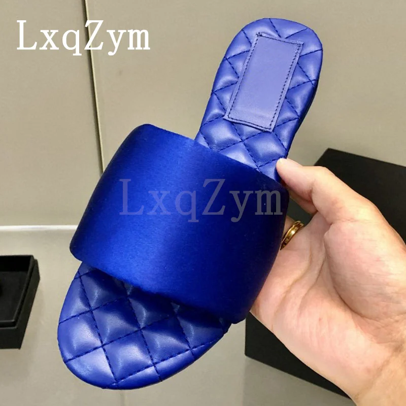 Buy Louis Vuitton slippers New style flat slippers Outdoor