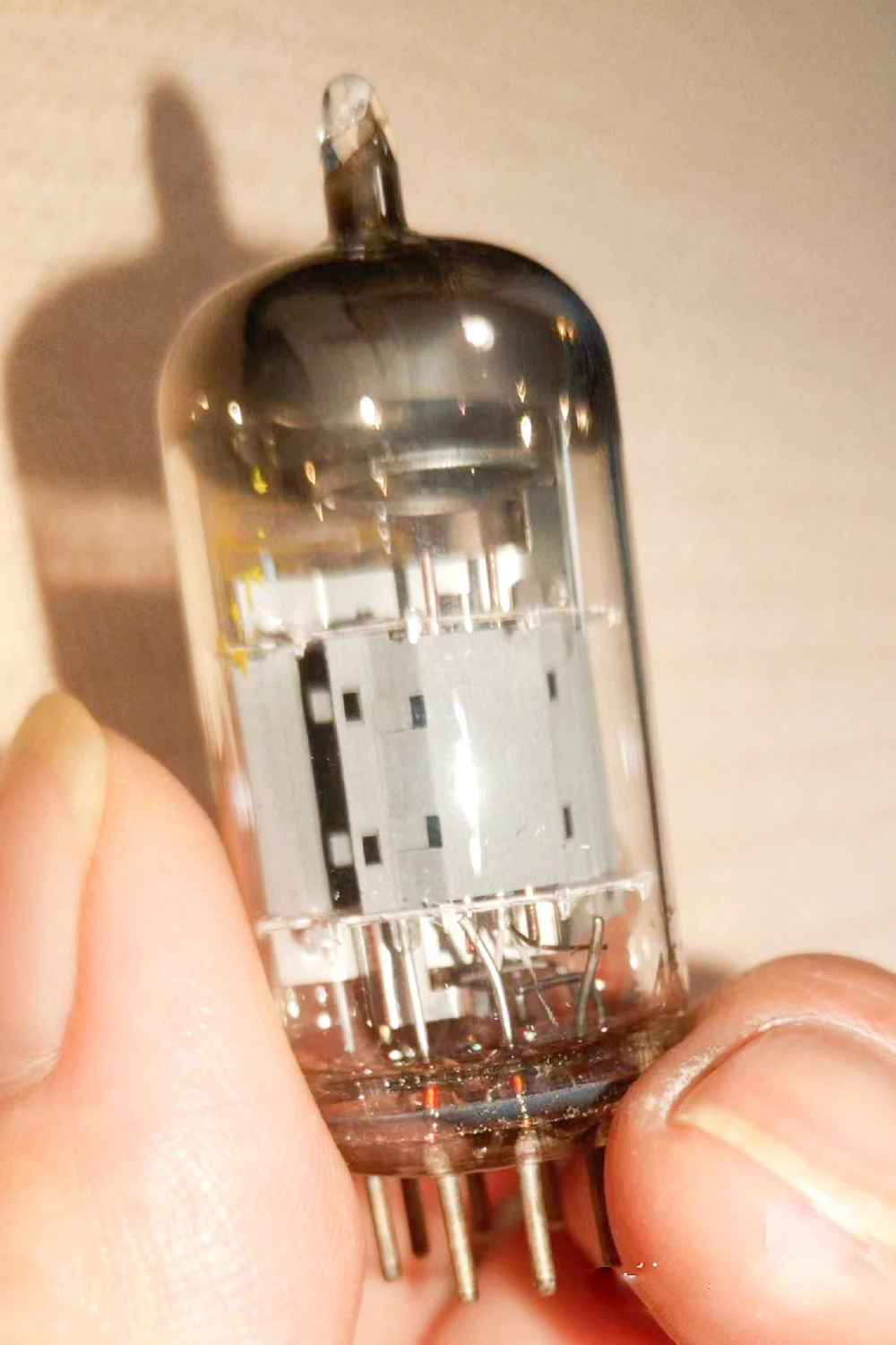Mullard ECC85 vacuum tube replaces 6N1 6H1N tube for audio amplifiers providing parameter matching 5