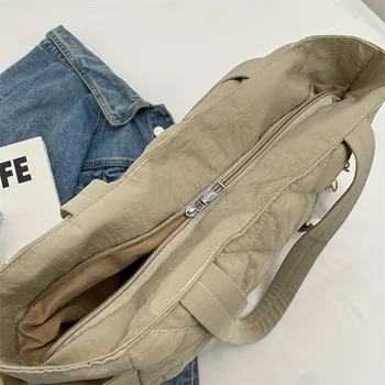 حقيبة يد نسائية مبطنة باللونين الأسود والبيج، حقيبة كتف ذات سعة كبيرة مع محفظة مبطنة للسفر والاستخدام اليومي 4