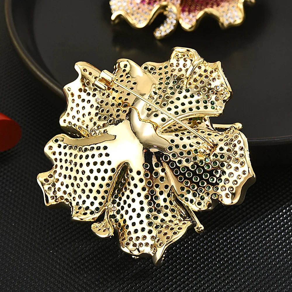 Luxury Rhinestone Flower Brooch for Women Metal Badges Lapel Pin Wedding Party Jewelry Women's Coat Scarf Accessory Corsage