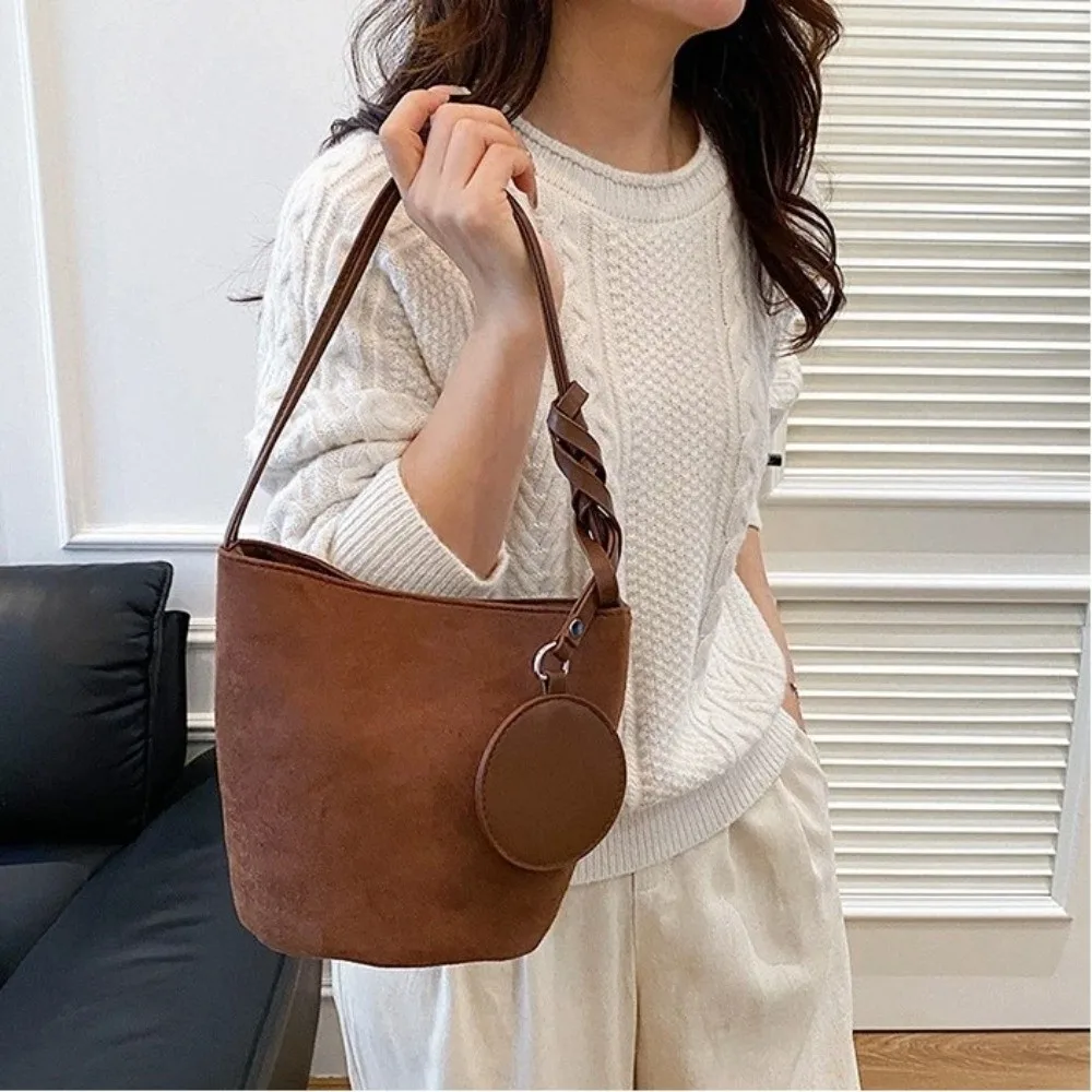 Modische Einfarbige Wildleder-Bucket-Bags Große Kapazität Schnallen-Unterarmtasche Schultertasche für Damen – Detail 6