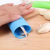 ซิลิโคนกระเทียม Peeler ปฏิบัติกระเทียม Roller Stripper ลอกผักผลไม้เครื่องมือความคิดสร้างสรรค์สำหรับครัวเรือน Gadgets ครัวเครื่องมือ 4