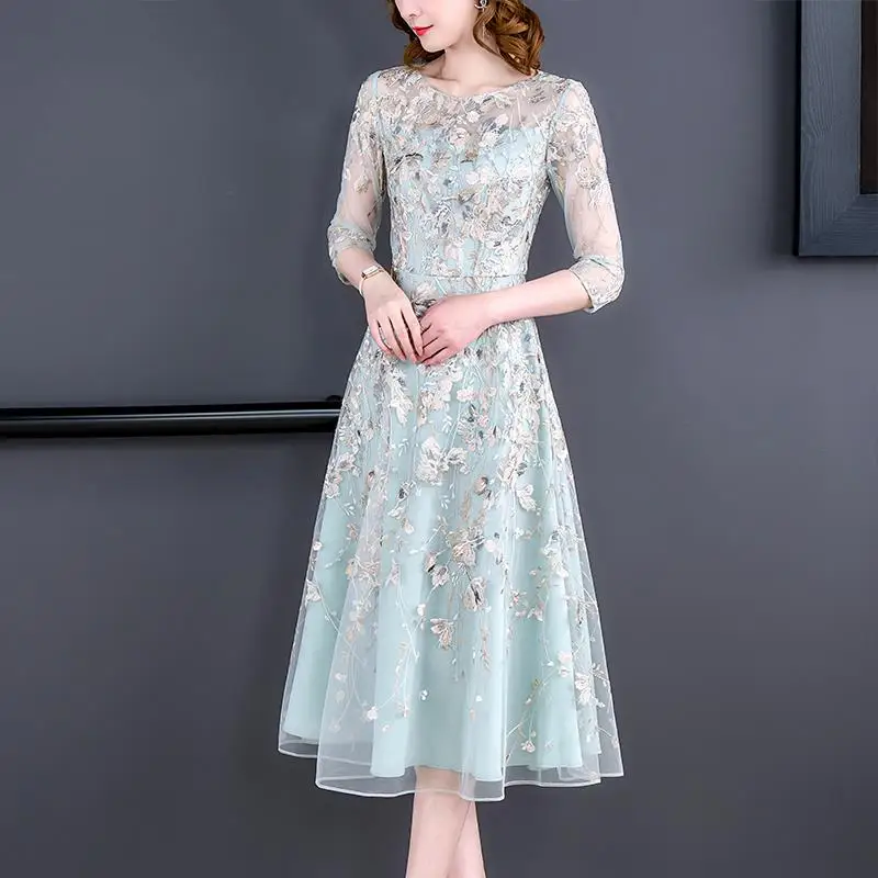 

Blue Embroidery Lace Midi Prom Dresses Women Elegant O Neck Half Sleeves Tulle Wedding Party Dresses Formal Gowns