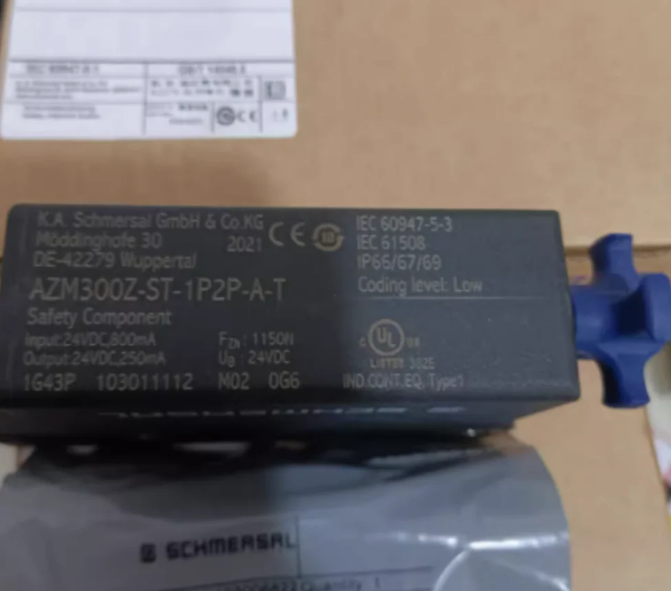 

AZM300Z-ST-1P2P-A-T switch new original Schmersal