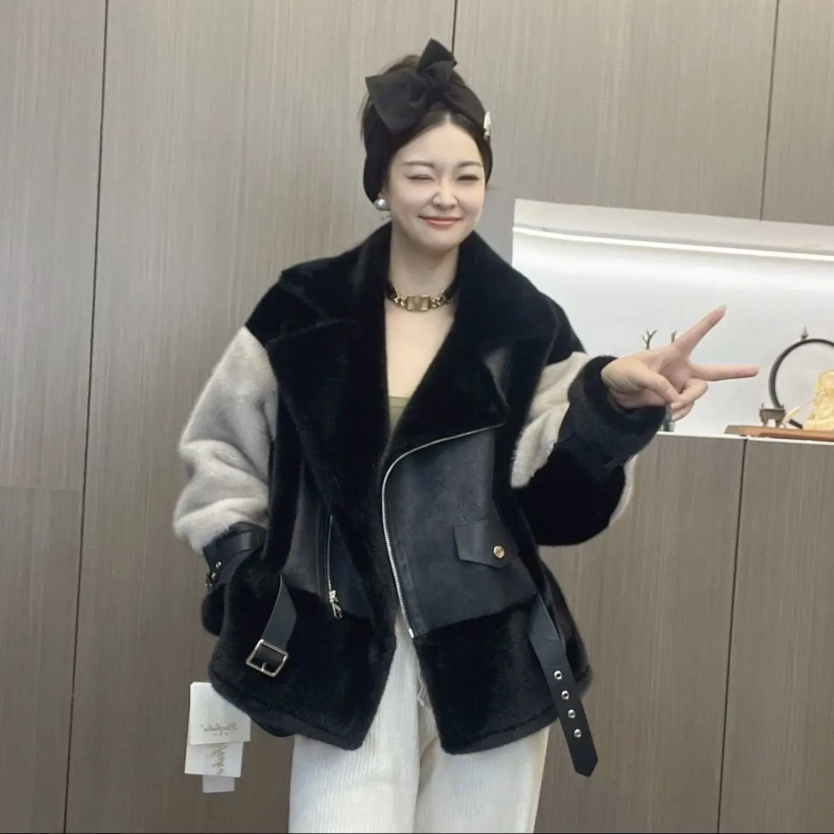 New Autumn Winter Fur One Motorcycle Short Jacket Outwear Women's Stitching Contrast Color European Mink Fleece Motorcycle Coat