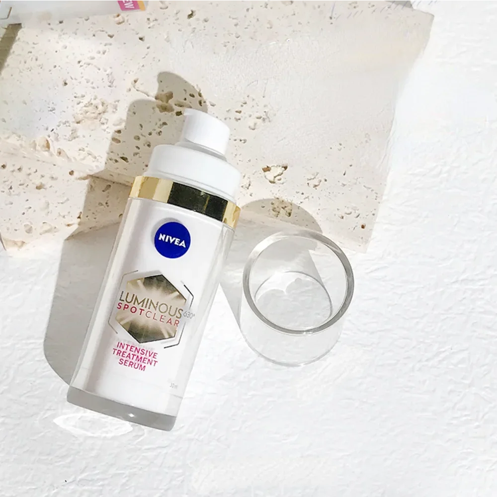

Уход за кожей Nivea, сыворотка для интенсивного лечения и отбеливания кожи с эффектом свечения на 630 °, 30 мл